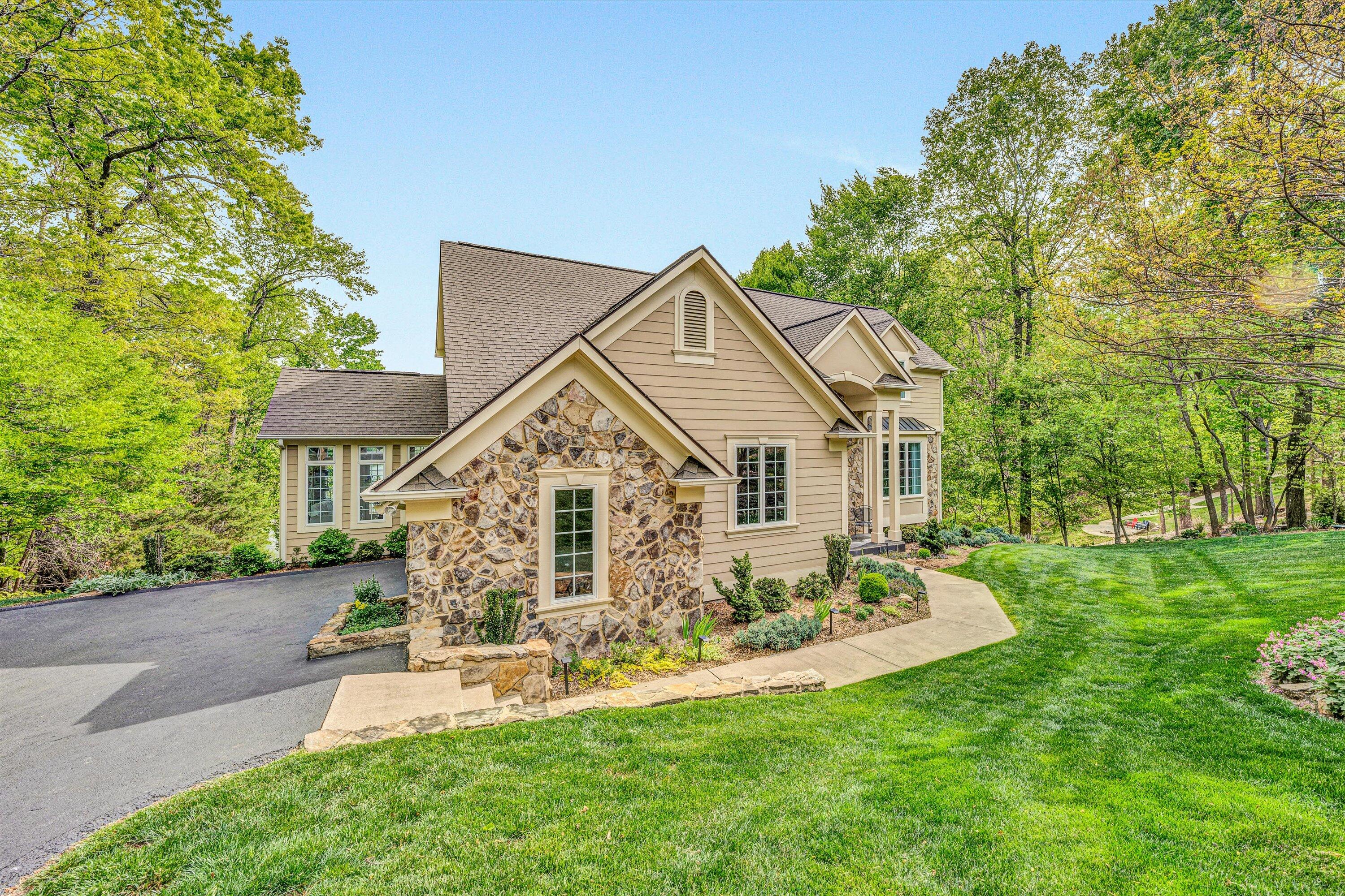 72 Pine Crest Cir, Moneta, Virginia image 2