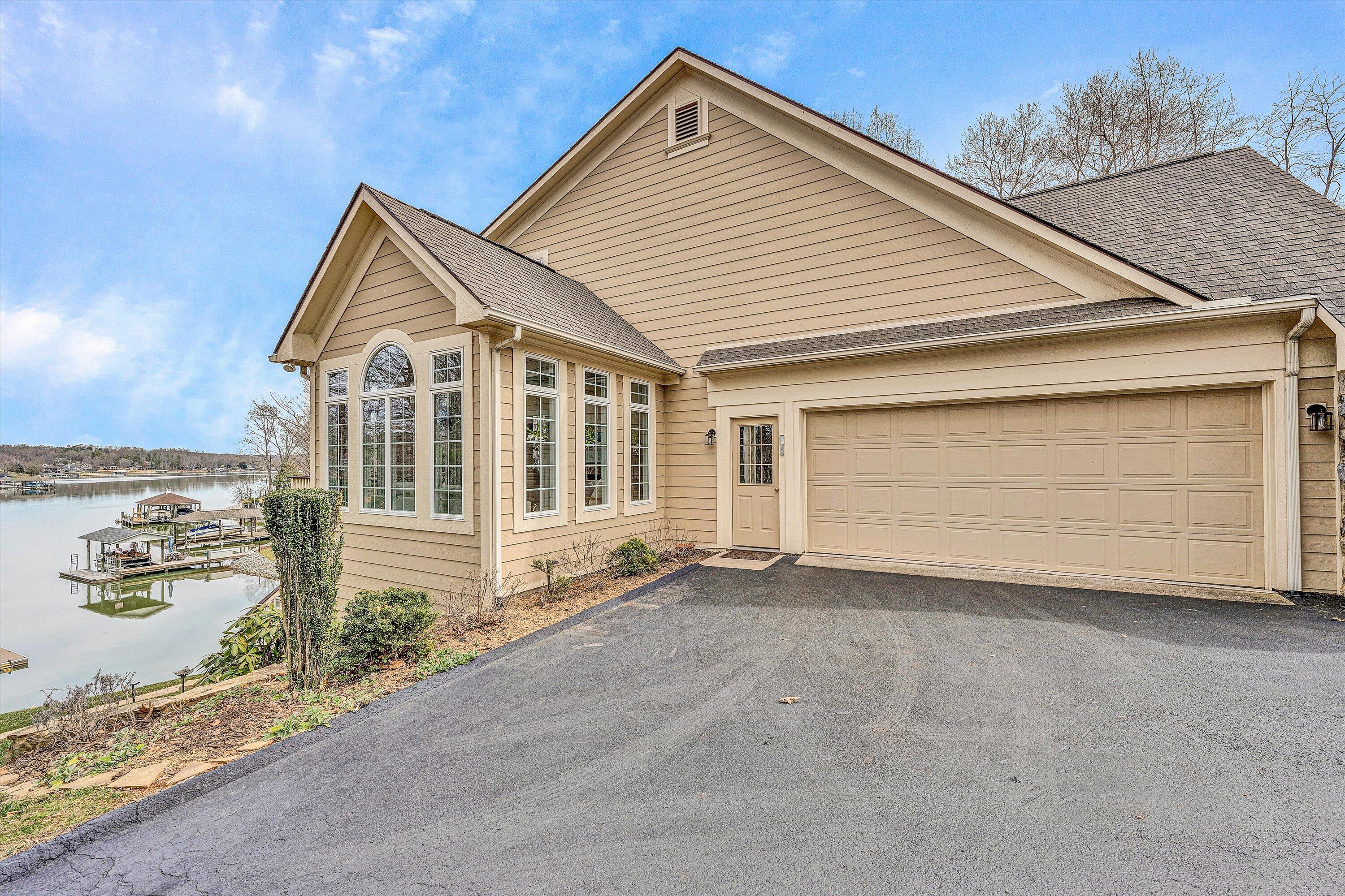72 Pine Crest Cir, Moneta, Virginia image 2