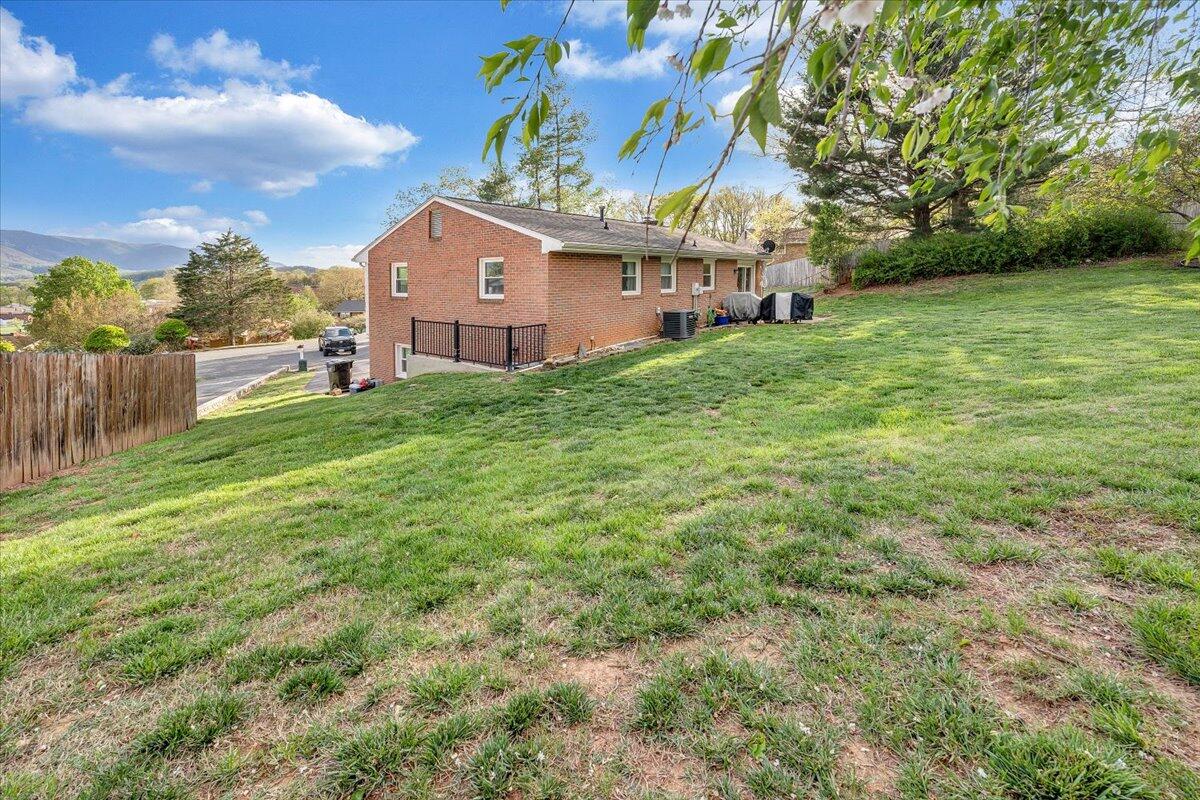 387 Ivie Cir, Salem, Ohio image 41