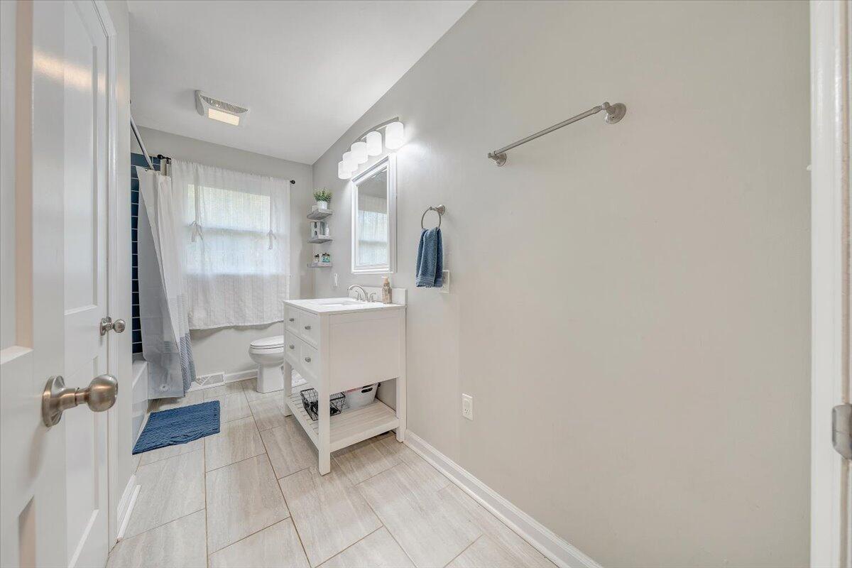 387 Ivie Cir, Salem, Ohio image 17