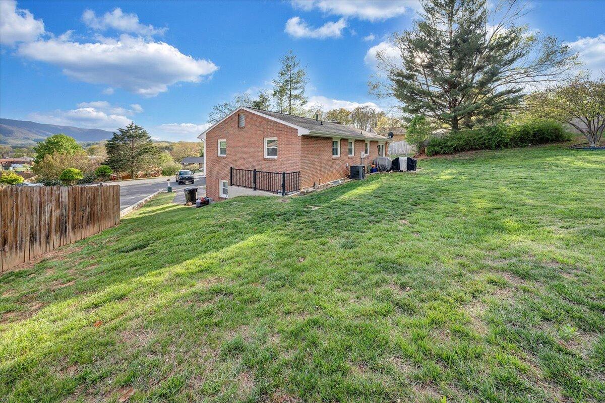387 Ivie Cir, Salem, Ohio image 40