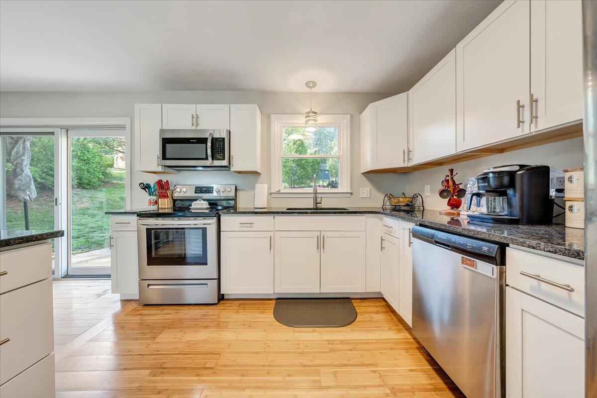 387 Ivie Cir, Salem, Ohio image 12
