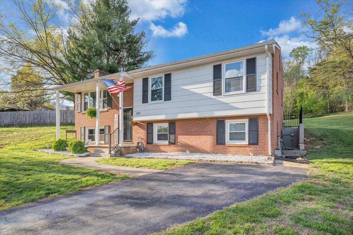 387 Ivie Cir, Salem, Ohio image 2