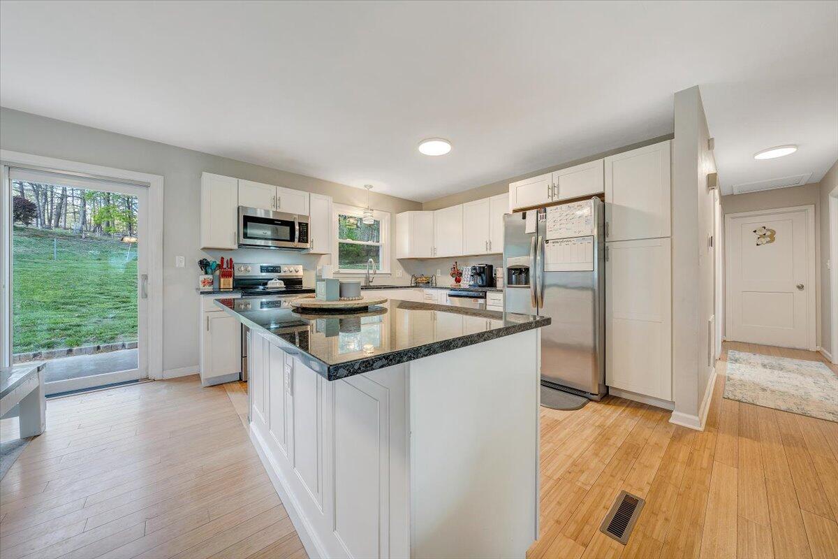 387 Ivie Cir, Salem, Ohio image 15