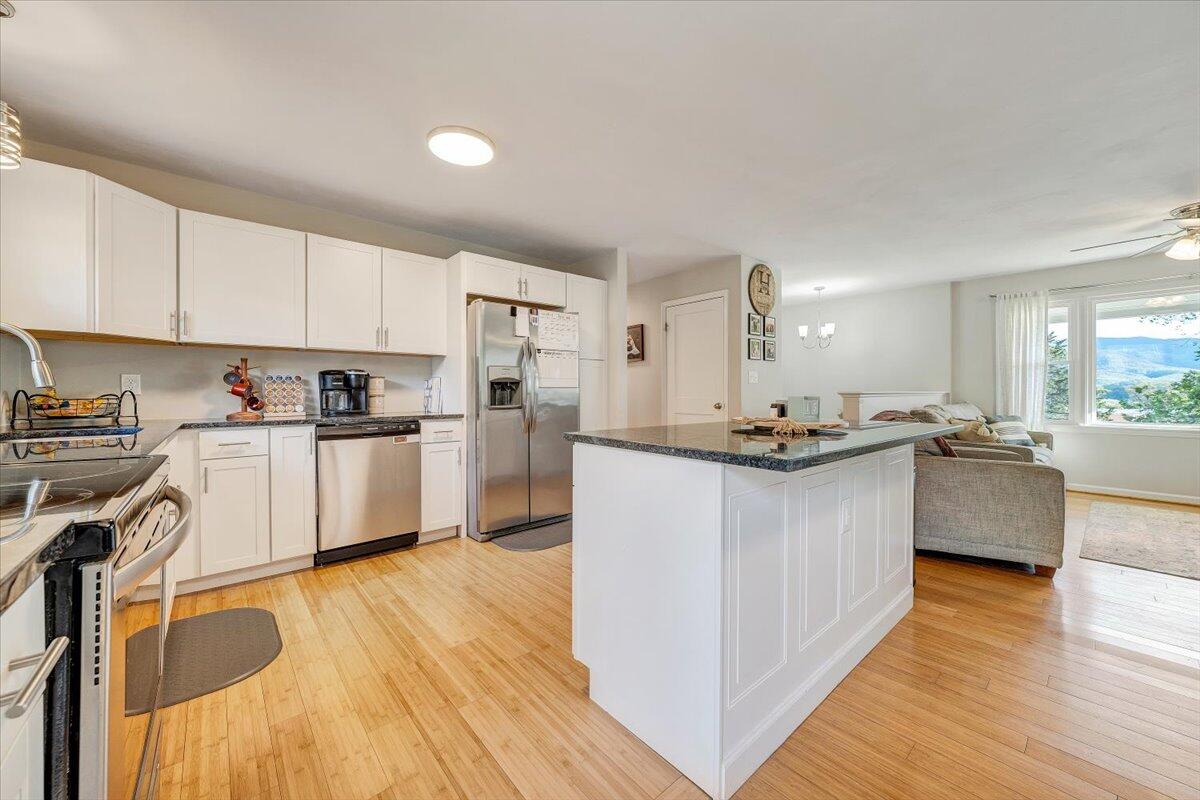 387 Ivie Cir, Salem, Ohio image 14