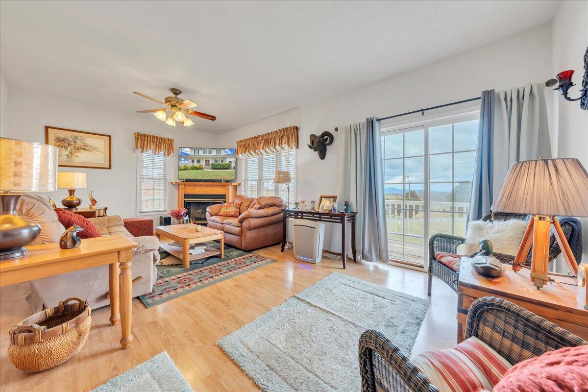 1064 Savanna Hills Drive Dr, Moneta, Virginia image 16