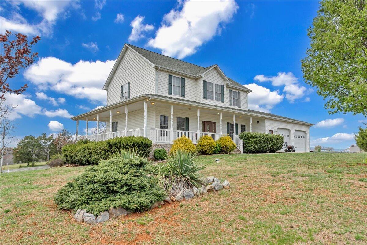 1064 Savanna Hills Drive Dr, Moneta, Virginia image 4