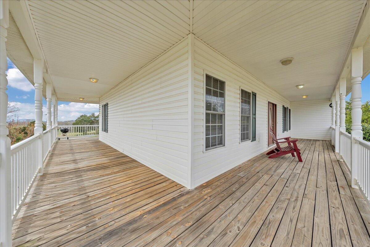1064 Savanna Hills Drive Dr, Moneta, Virginia image 40