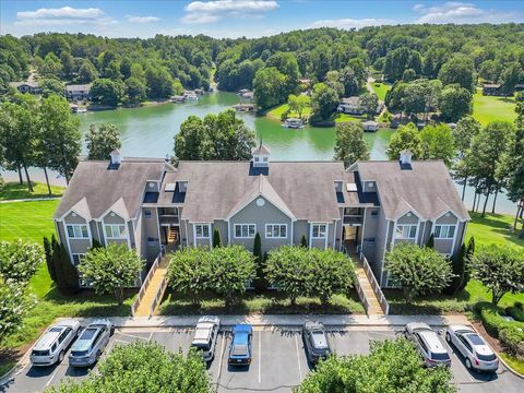 Condo For Sale - 335 S Pointe Shore Dr #308<br/> Moneta, VA 24121