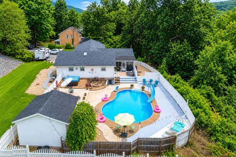 Homes For Sale - 306 Woodbrook Dr<br/> Covington, VA 24426