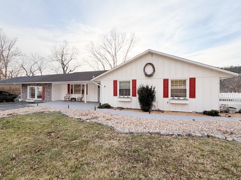 Homes For Sale - 306 Woodbrook Dr<br/> Alleghany County, Covington, VA 24426