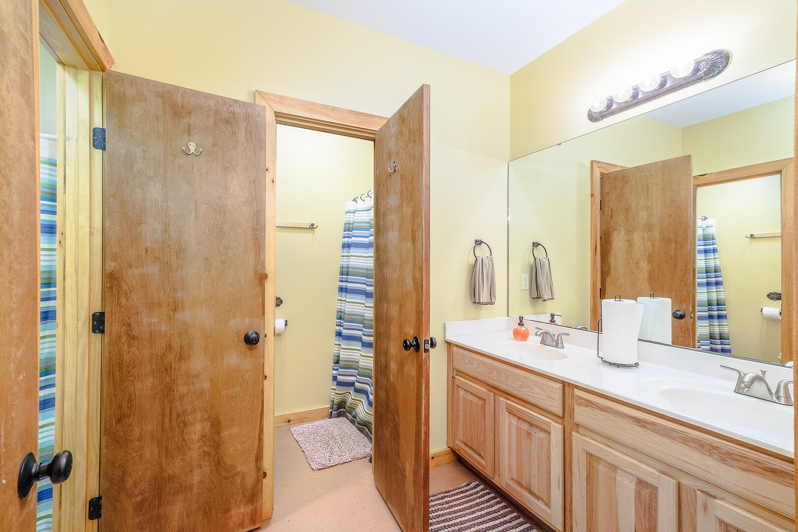Catawba, Virginia, 24070, United States, 13 Bedrooms Bedrooms, ,15 BathroomsBathrooms,Residential,Active,1902950