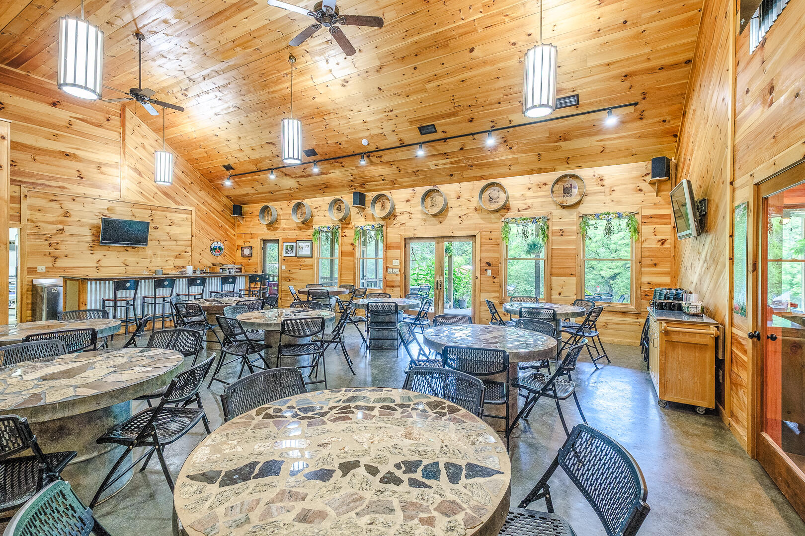 Catawba, Virginia, 24070, United States, 13 Bedrooms Bedrooms, ,15 BathroomsBathrooms,Residential,Active,1902950