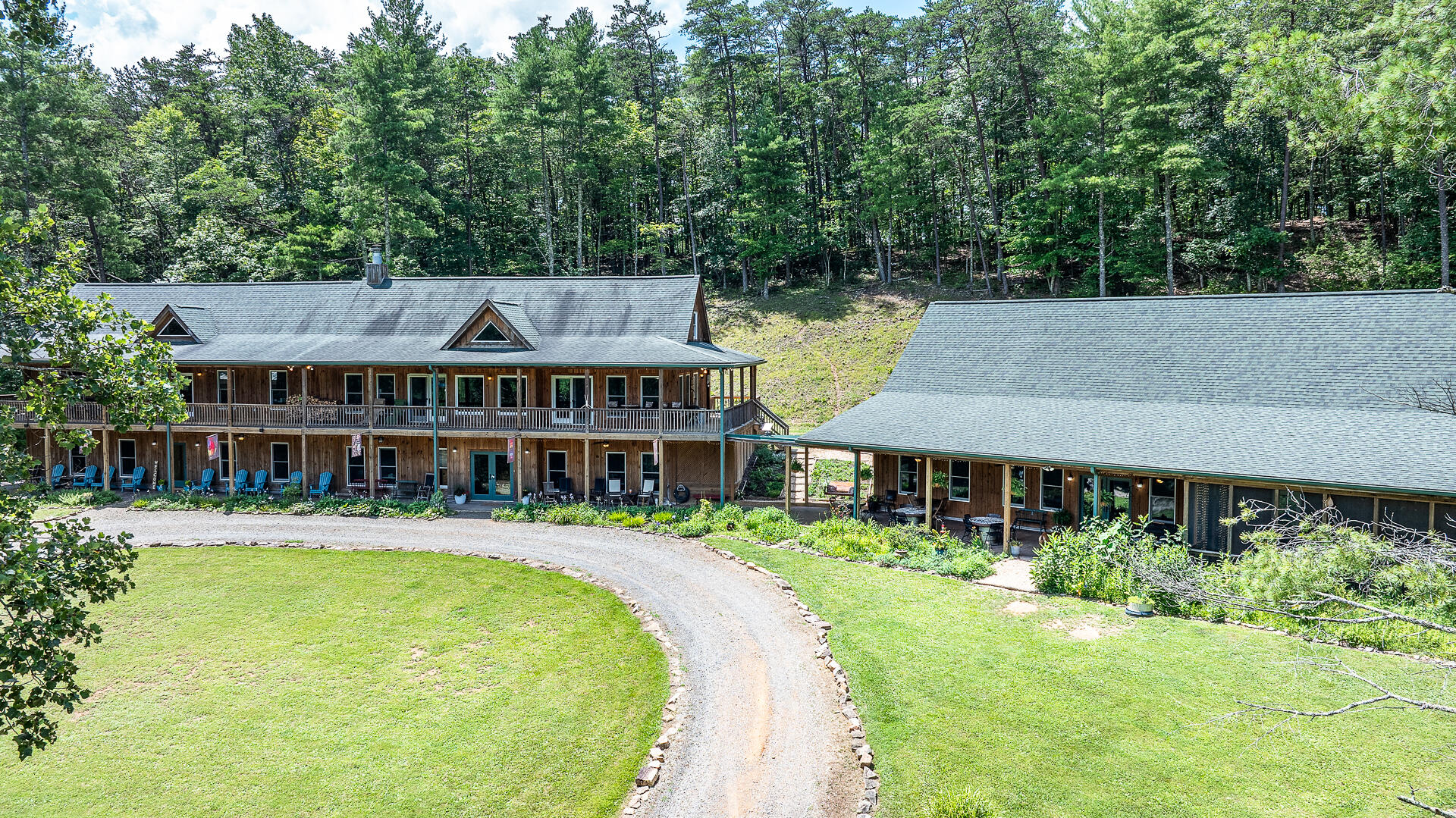 Catawba, Virginia, 24070, United States, 13 Bedrooms Bedrooms, ,15 BathroomsBathrooms,Residential,Active,1902950