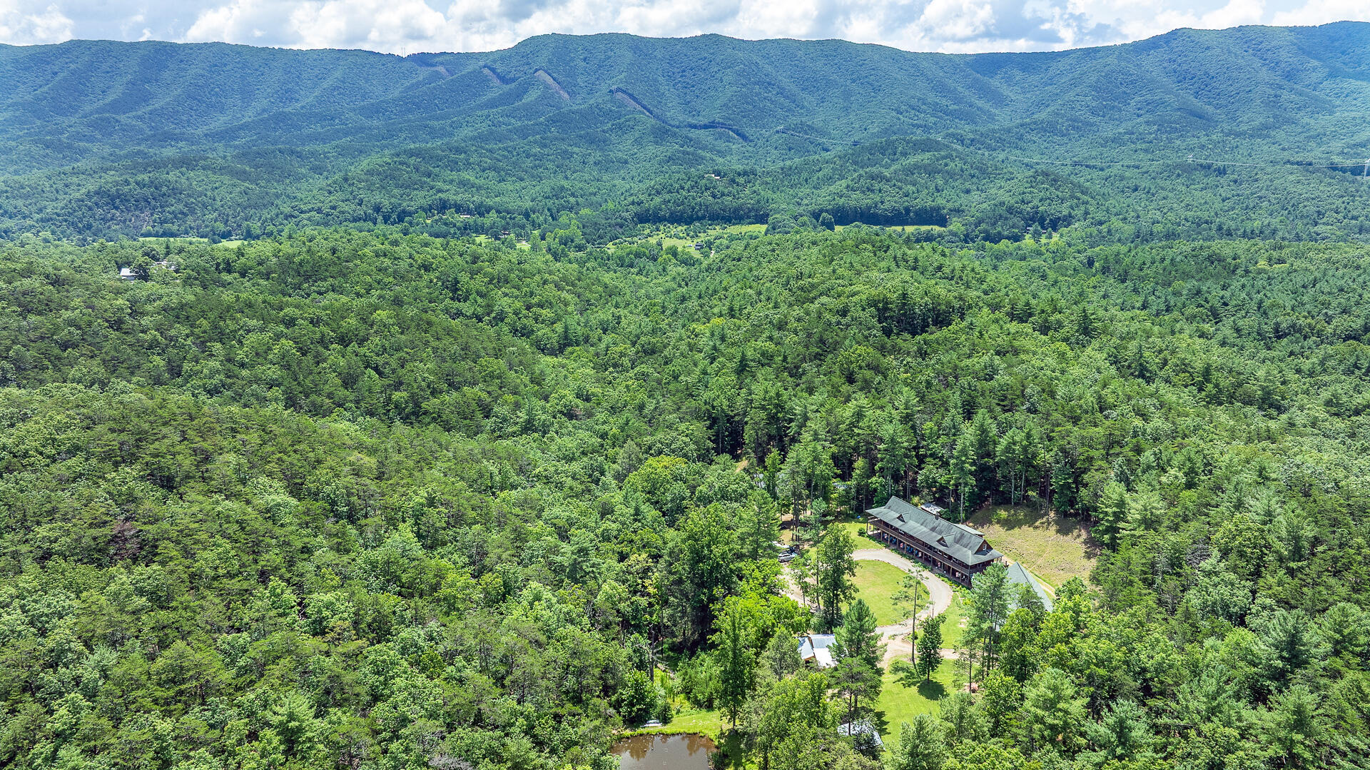 Catawba, Virginia, 24070, United States, 13 Bedrooms Bedrooms, ,15 BathroomsBathrooms,Residential,Active,1902950
