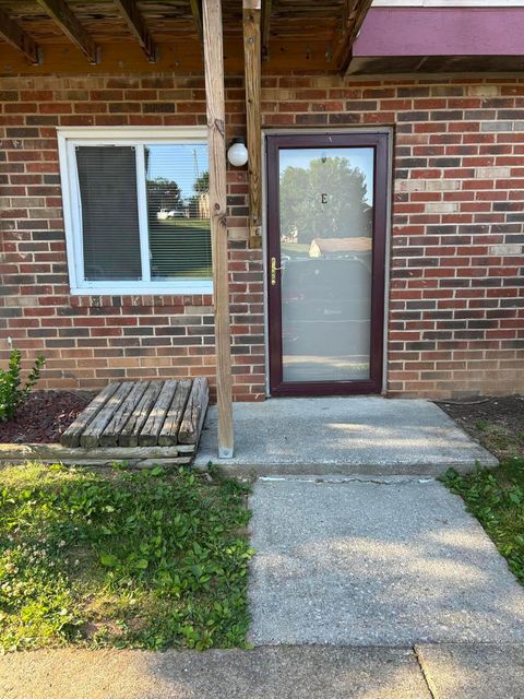 Apartment For Rent - 5137 Overland Dr #E<br/> Roanoke County, Roanoke, VA 24018
