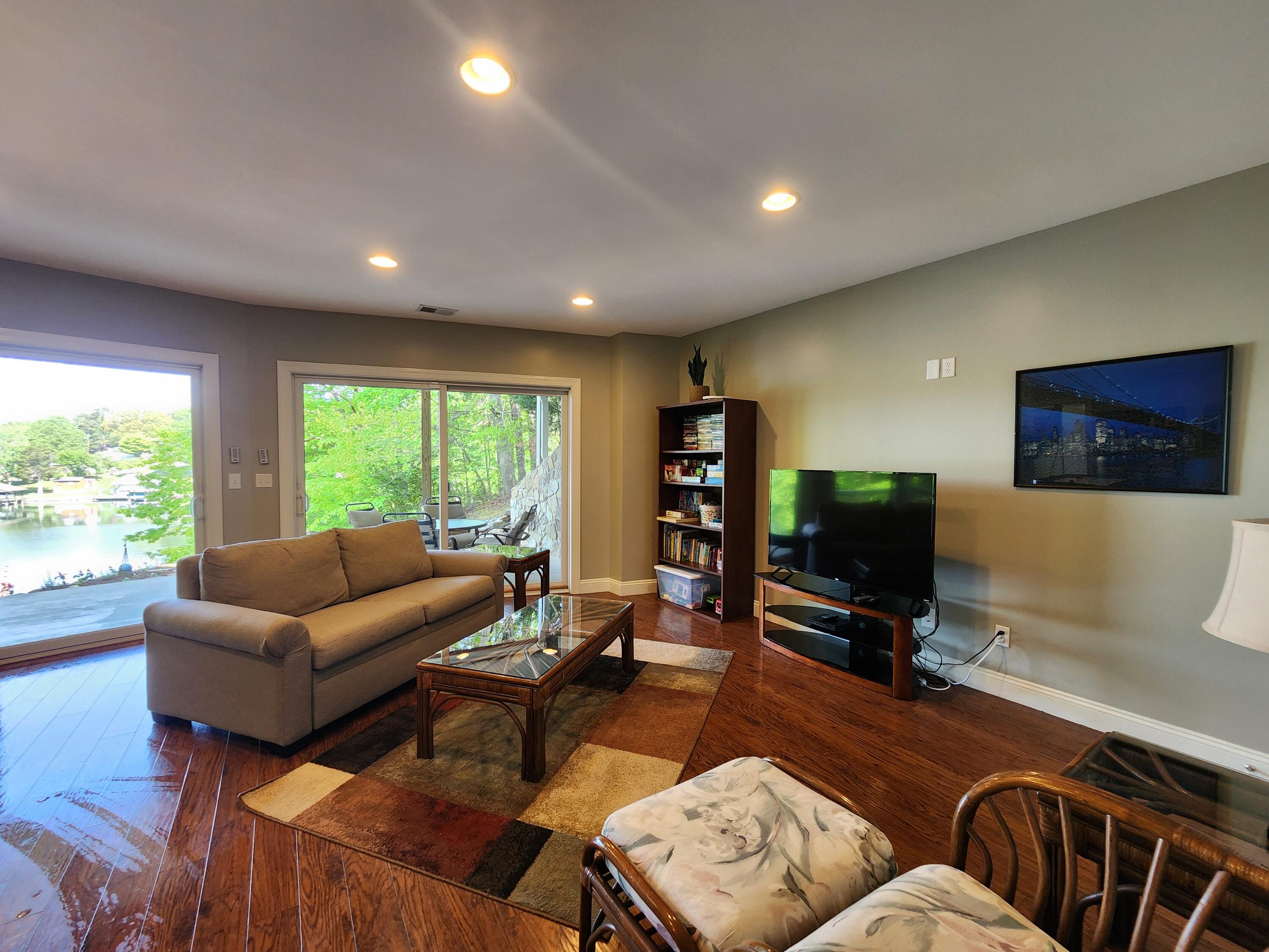 Goodview, Virginia 24095, United States, 3 Bedrooms Bedrooms, ,3 BathroomsBathrooms,Residential,Pending,119828