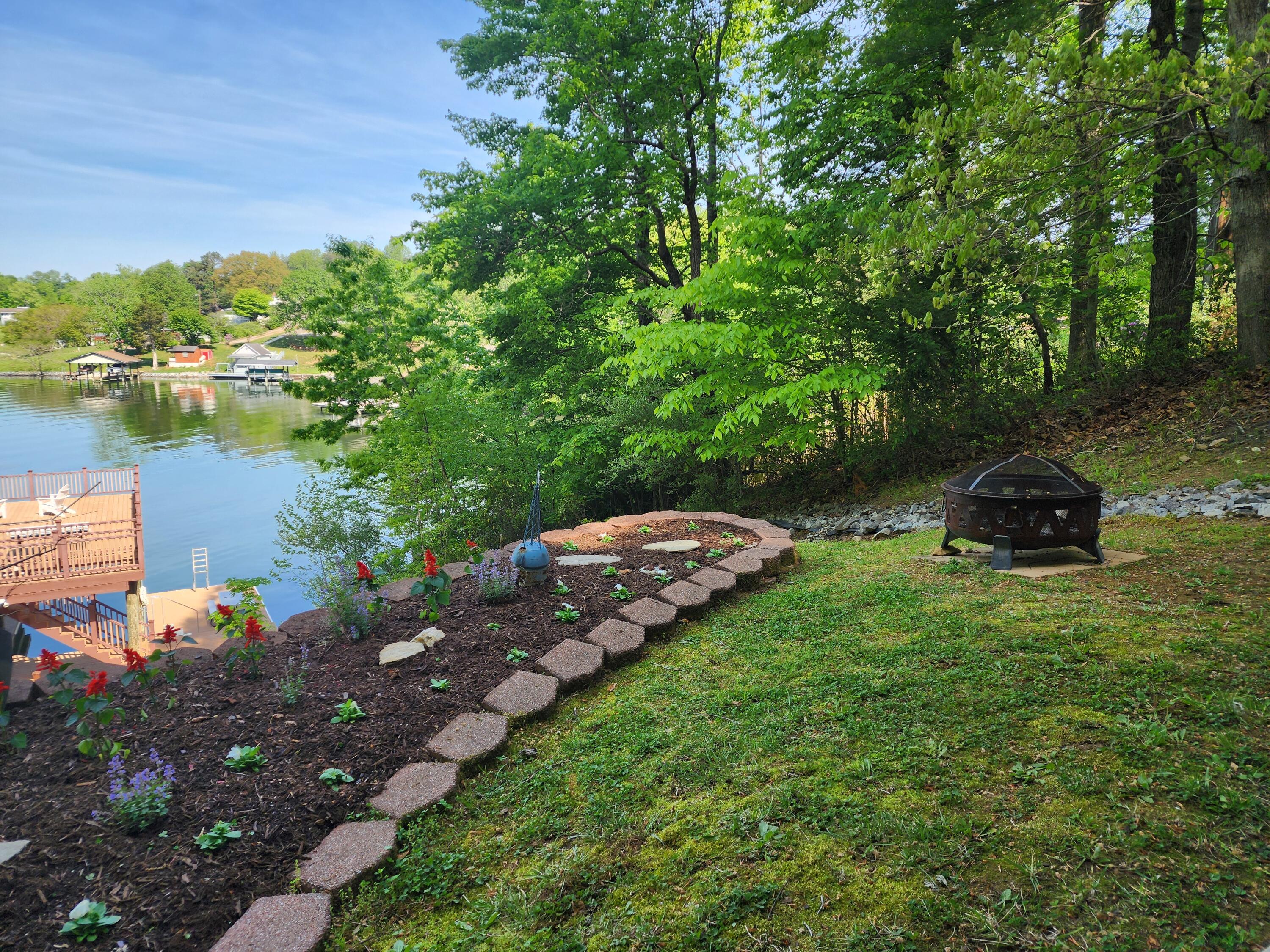 Goodview, Virginia 24095, United States, 3 Bedrooms Bedrooms, ,3 BathroomsBathrooms,Residential,Pending,119828