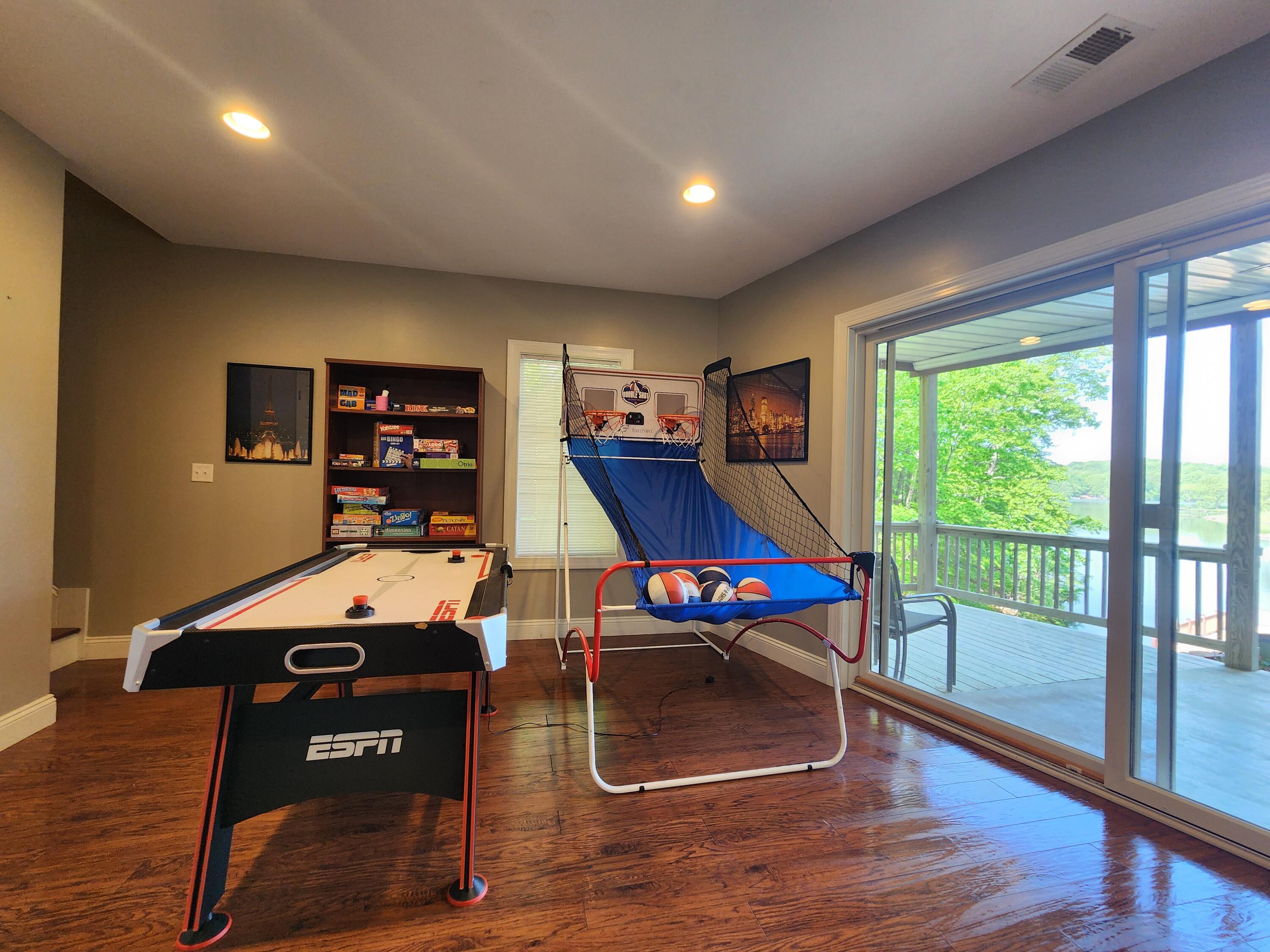 Goodview, Virginia 24095, United States, 3 Bedrooms Bedrooms, ,3 BathroomsBathrooms,Residential,Pending,119828