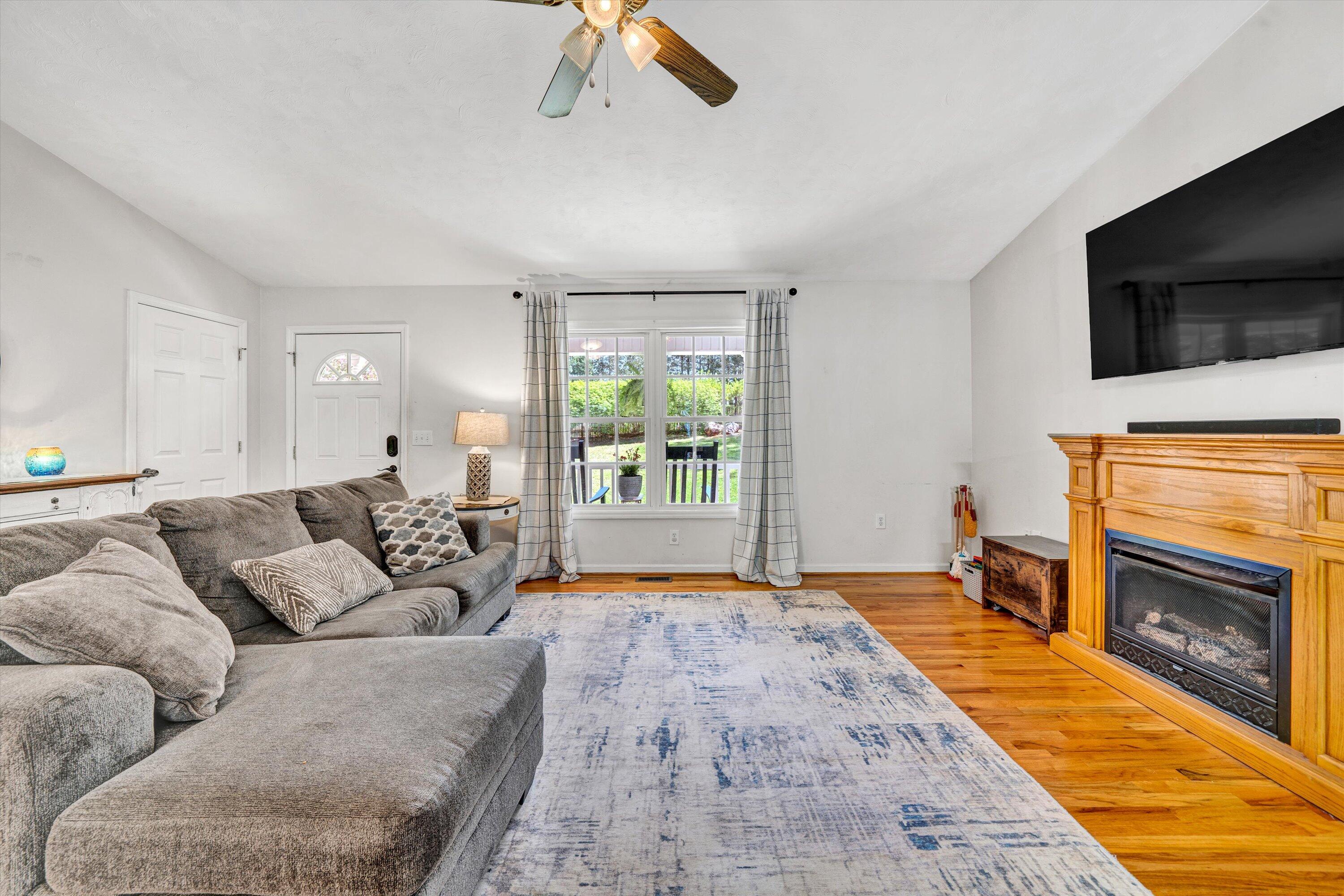 Callaway, Virginia 24067, United States, 3 Bedrooms Bedrooms, ,3 BathroomsBathrooms,Residential,Pending,110293