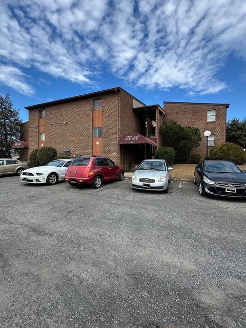 Multifamily For Sale - 1606 Wayne St<br/> Roanoke, VA 24012