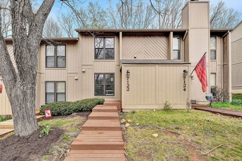 Photo of 7122 Woods Crossing DR, Roanoke, VA 24018 (MLS # 926015)