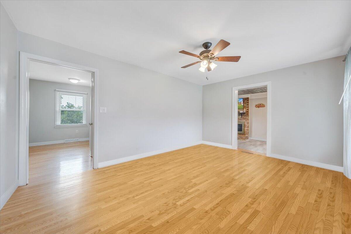 1567 S South Pacific Dr, Vinton, Virginia image 3