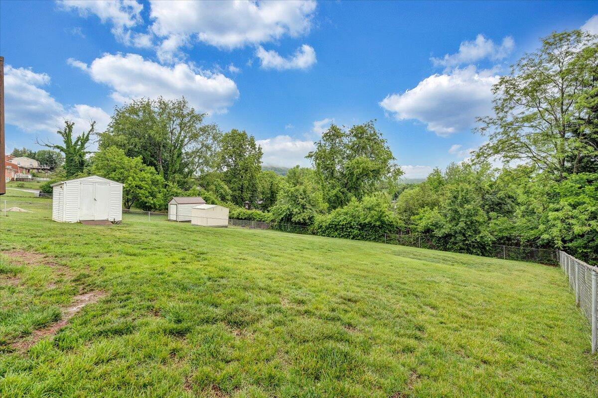 1567 S South Pacific Dr, Vinton, Virginia image 35