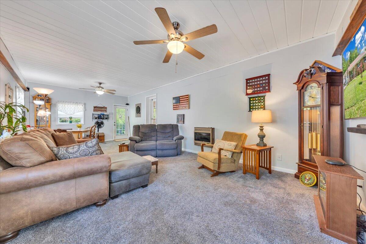 3135 Doe Run Rd, Rocky Mount, Virginia image 3
