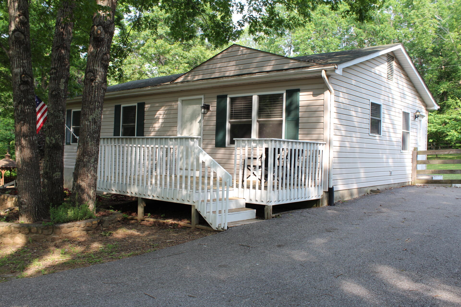 8728 Bradshaw Rd, Salem, Virginia image 1