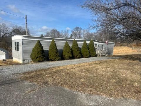 Mobile Home For Sale - 4235/4237 Jordantown Rd<br/> Vinton, VA 24179