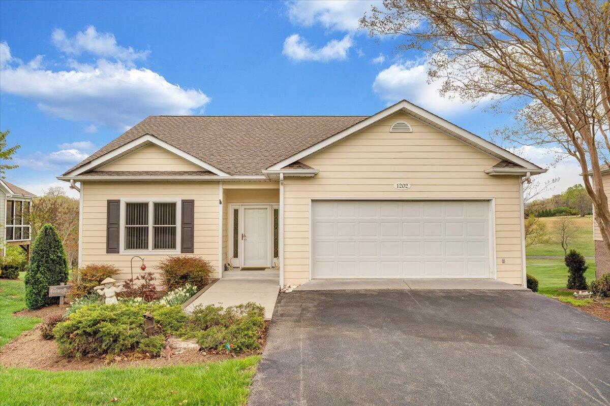 1202 8th Fairway Ln, Huddleston, Virginia image 6