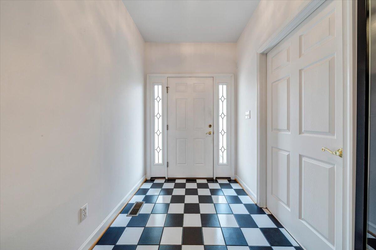 1202 8th Fairway Ln, Huddleston, Virginia image 7