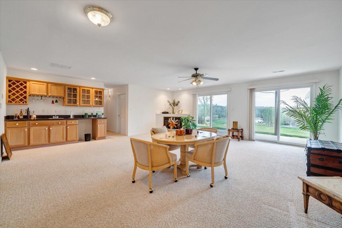 1202 8th Fairway Ln, Huddleston, Virginia image 5
