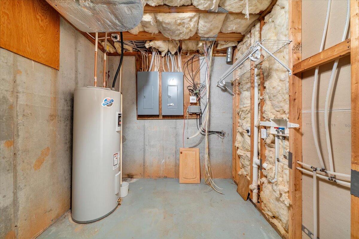 1202 8th Fairway Ln, Huddleston, Virginia image 41