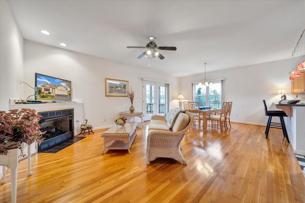 1202 8th Fairway Ln, Huddleston, Virginia image 8