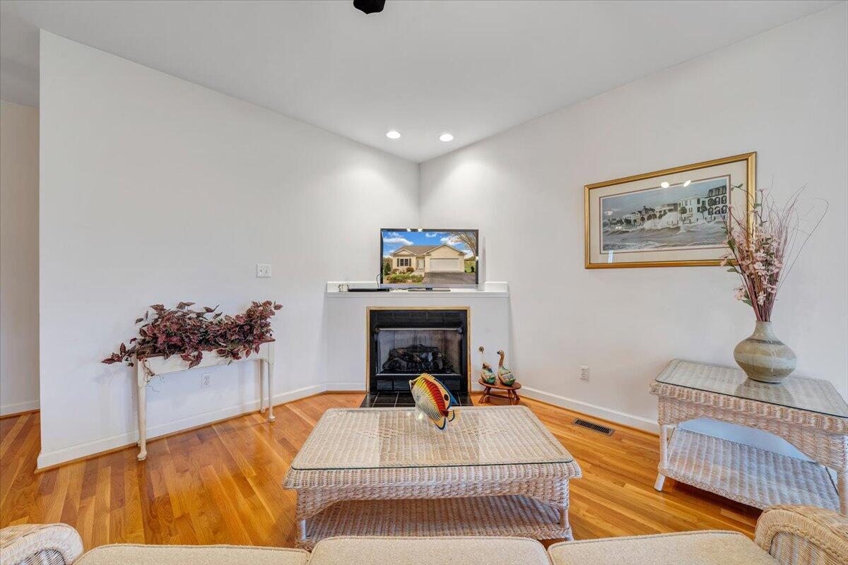 1202 8th Fairway Ln, Huddleston, Virginia image 9