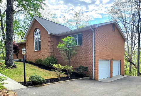 Homes For Sale - 5751 Cox Hopkins Rd<br/> Roanoke, VA 24014