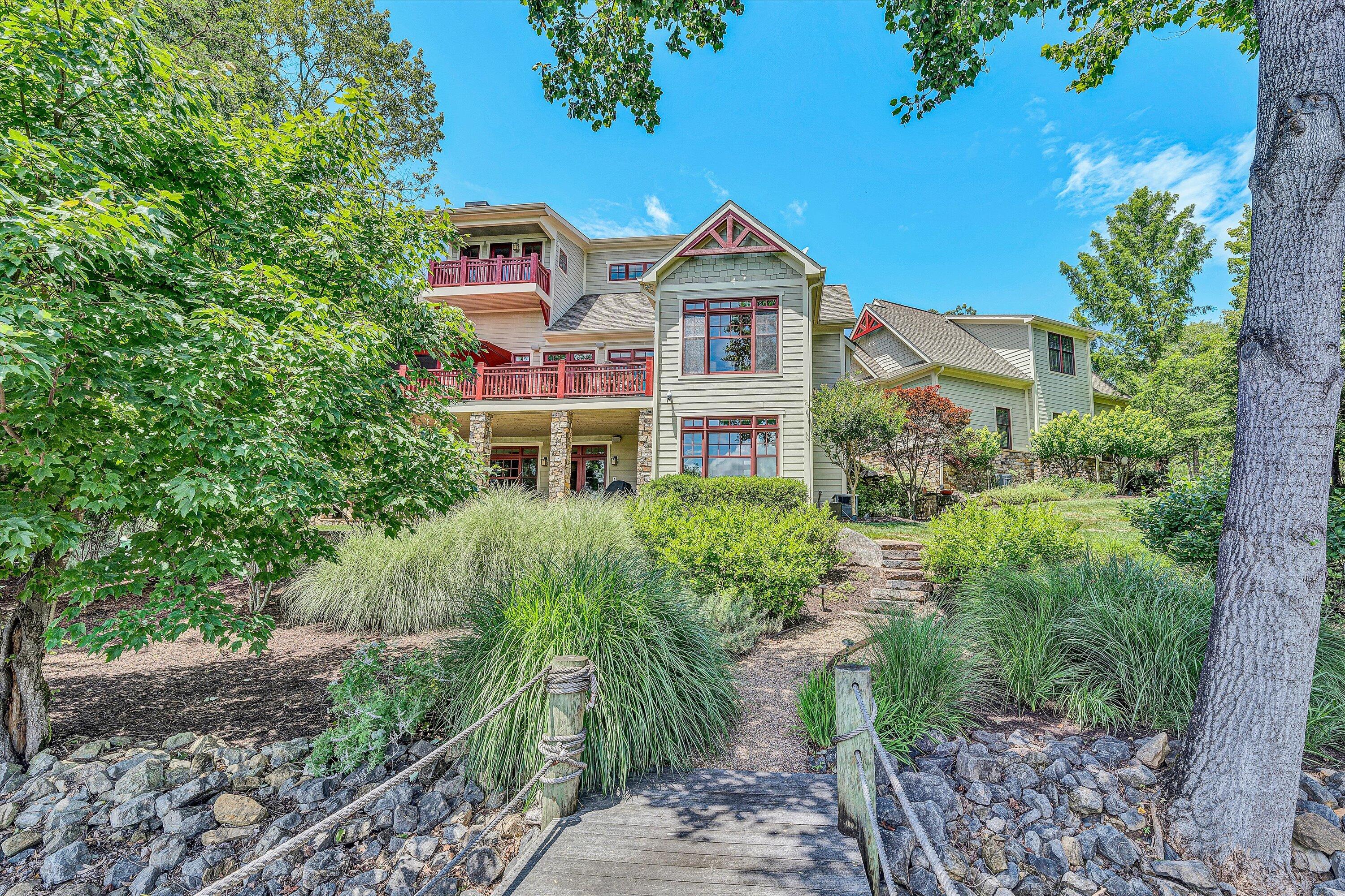 Penhook, Virginia 24137, United States, 5 Bedrooms Bedrooms, ,6 BathroomsBathrooms,Residential,Active,169644