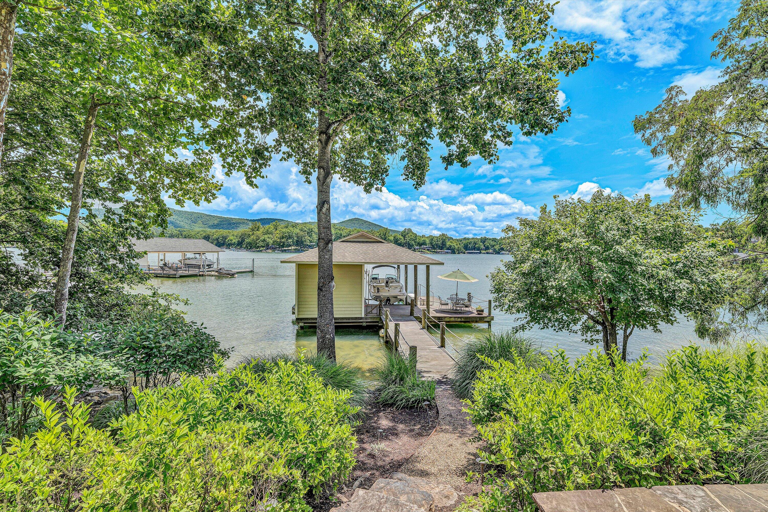 Penhook, Virginia 24137, United States, 5 Bedrooms Bedrooms, ,6 BathroomsBathrooms,Residential,Active,169644