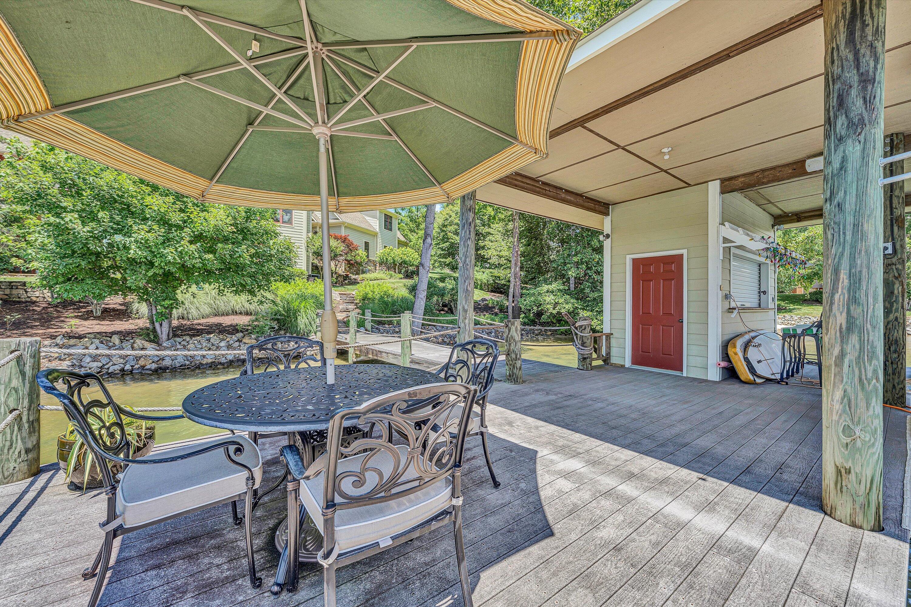 Penhook, Virginia 24137, United States, 5 Bedrooms Bedrooms, ,6 BathroomsBathrooms,Residential,Active,169644