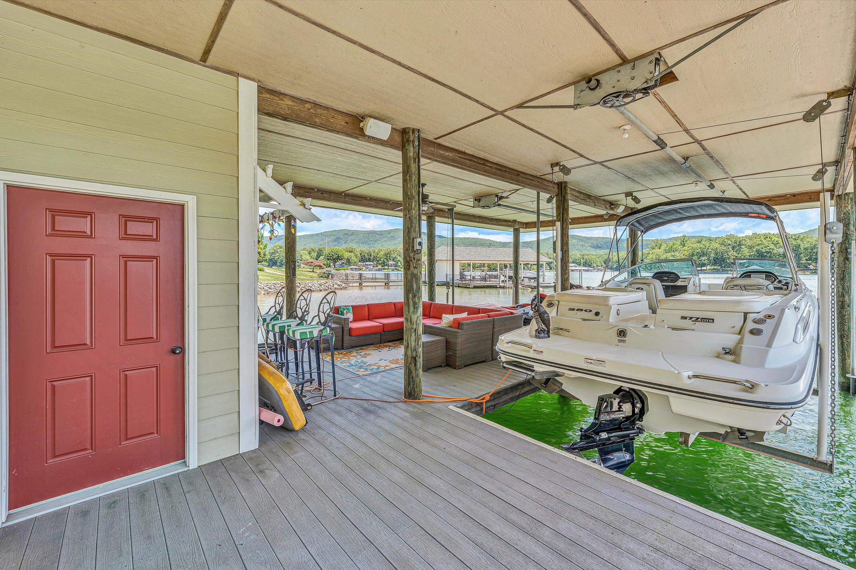 Penhook, Virginia 24137, United States, 5 Bedrooms Bedrooms, ,6 BathroomsBathrooms,Residential,Active,169644