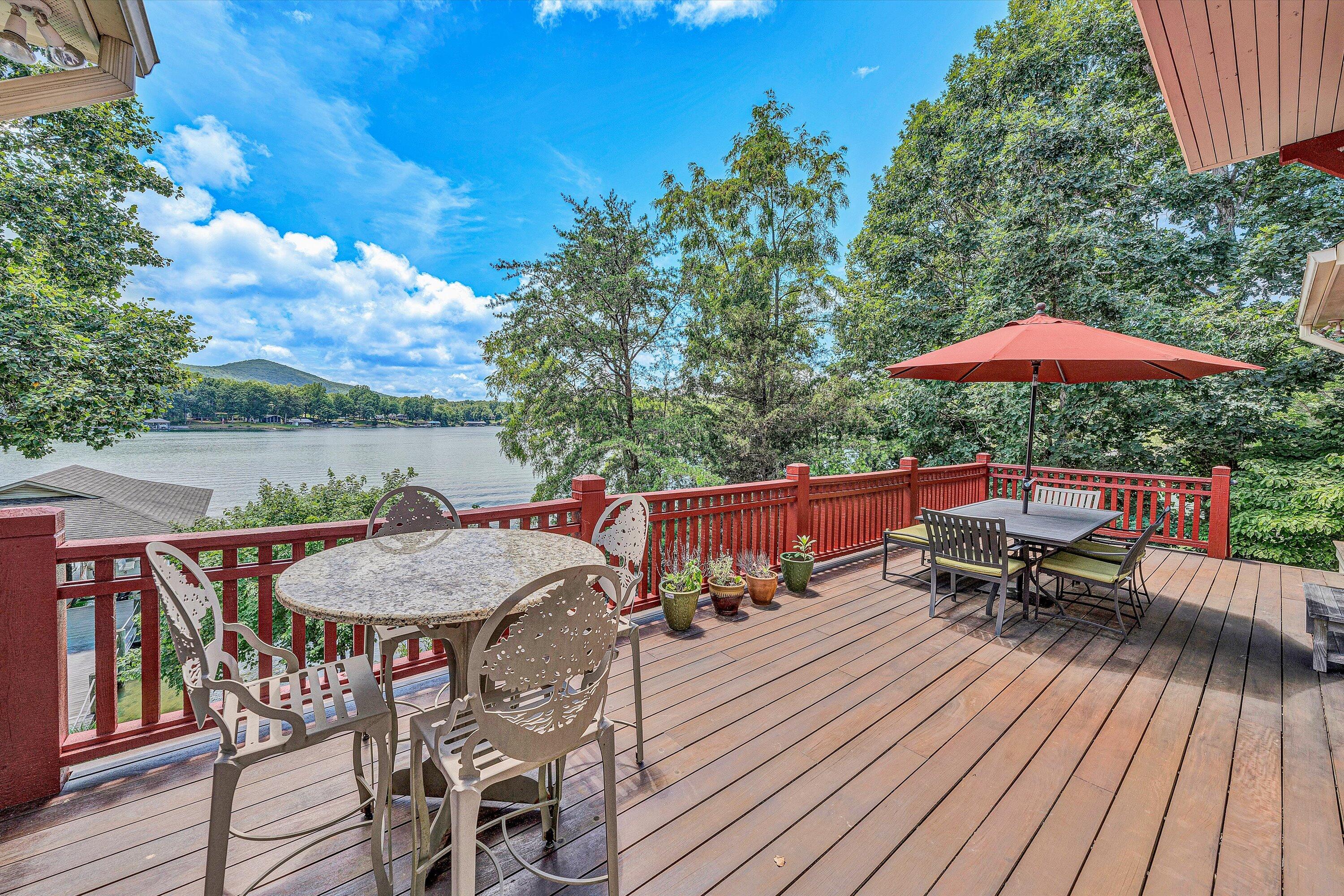 Penhook, Virginia 24137, United States, 5 Bedrooms Bedrooms, ,6 BathroomsBathrooms,Residential,Active,169644