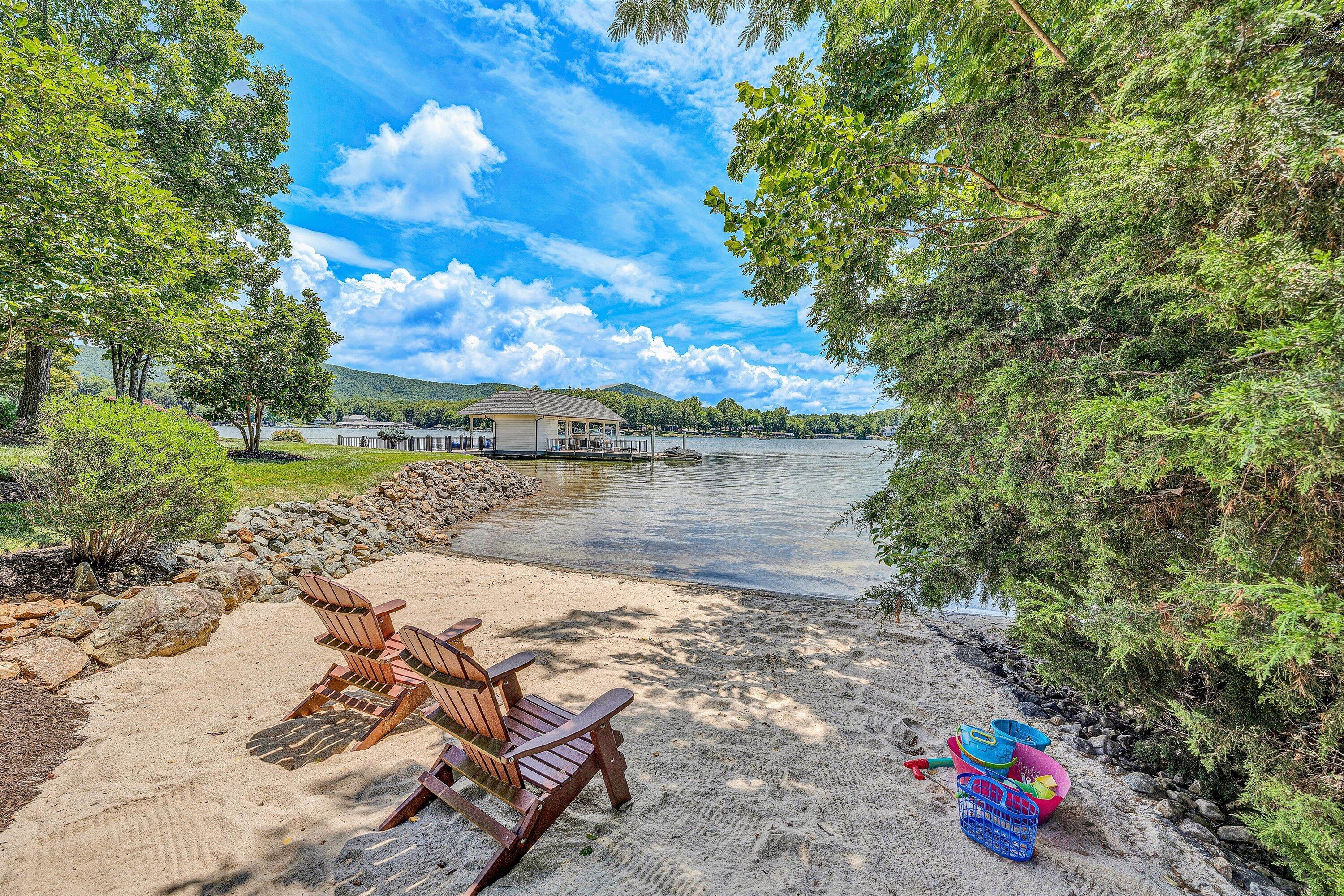 Penhook, Virginia 24137, United States, 5 Bedrooms Bedrooms, ,6 BathroomsBathrooms,Residential,Active,169644