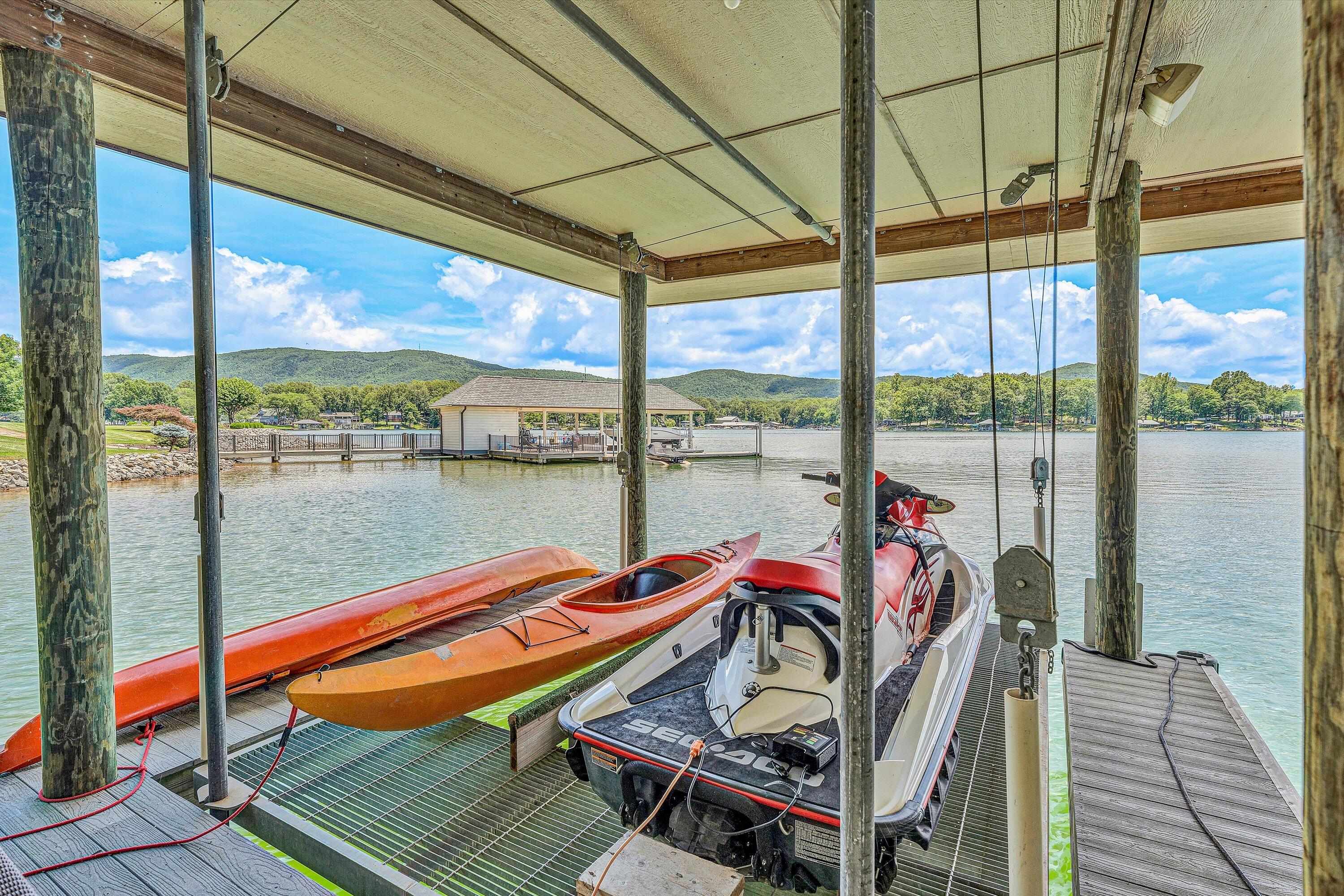 Penhook, Virginia 24137, United States, 5 Bedrooms Bedrooms, ,6 BathroomsBathrooms,Residential,Active,169644