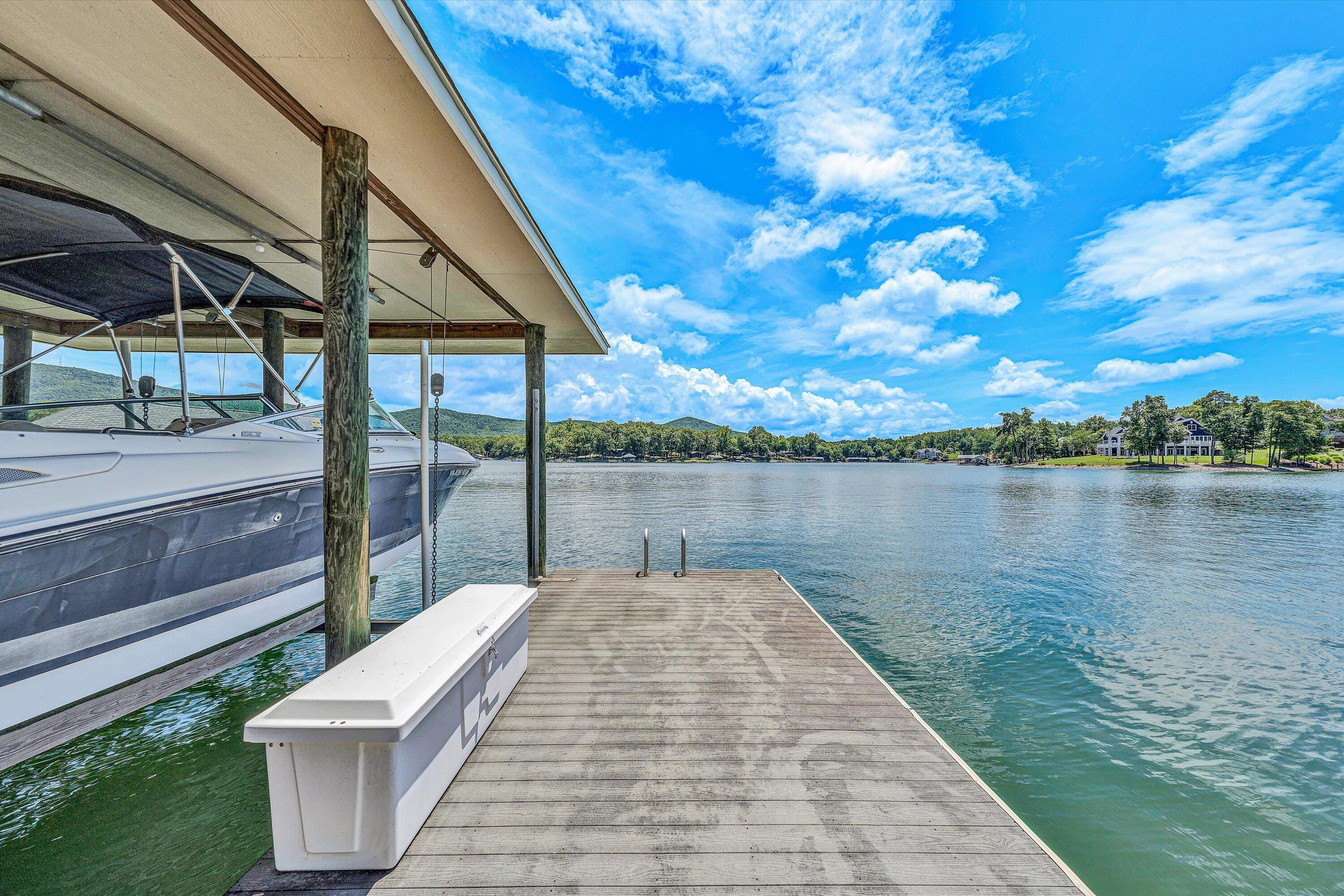 Penhook, Virginia 24137, United States, 5 Bedrooms Bedrooms, ,6 BathroomsBathrooms,Residential,Active,169644