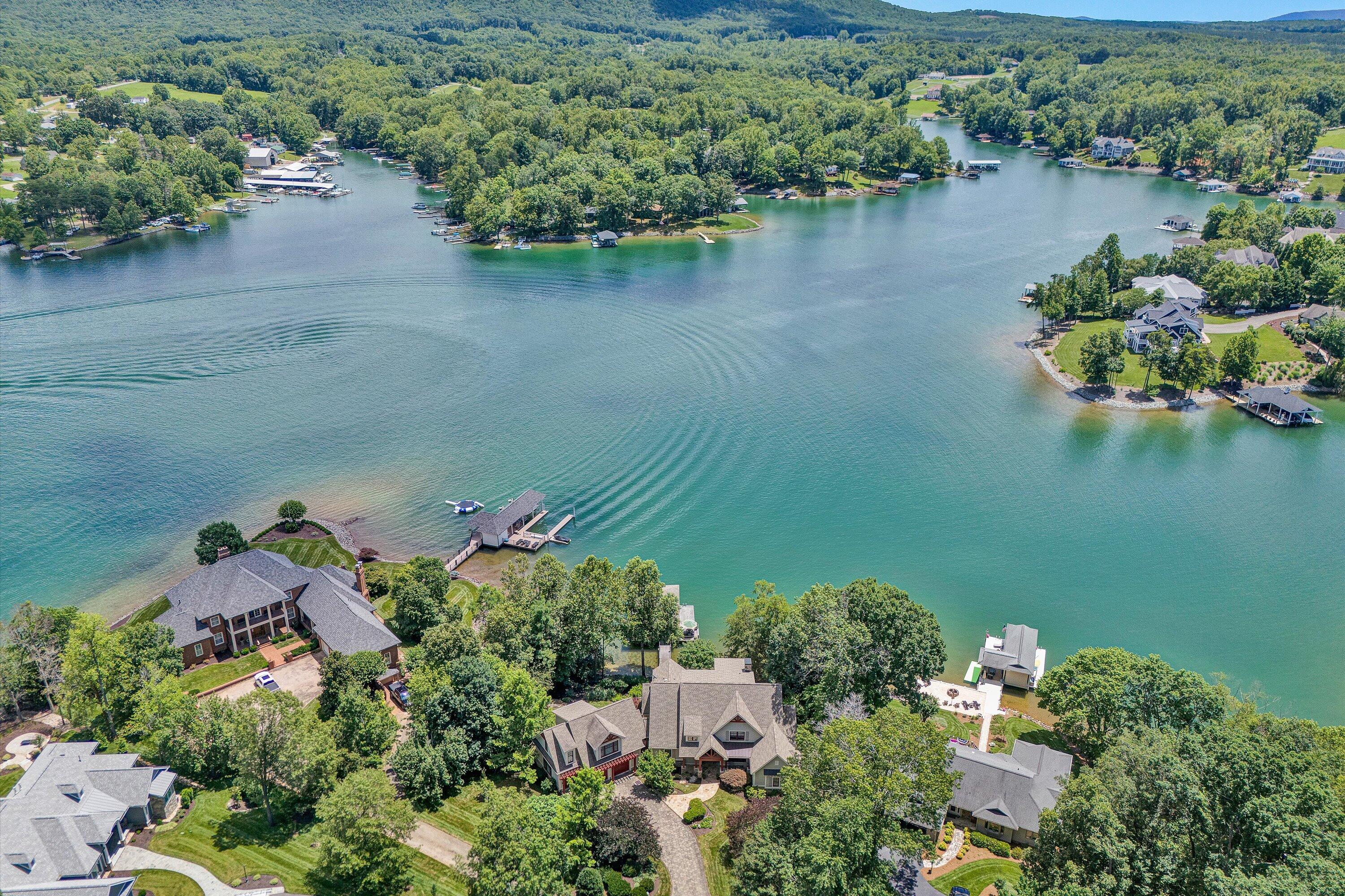 Penhook, Virginia 24137, United States, 5 Bedrooms Bedrooms, ,6 BathroomsBathrooms,Residential,Active,169644