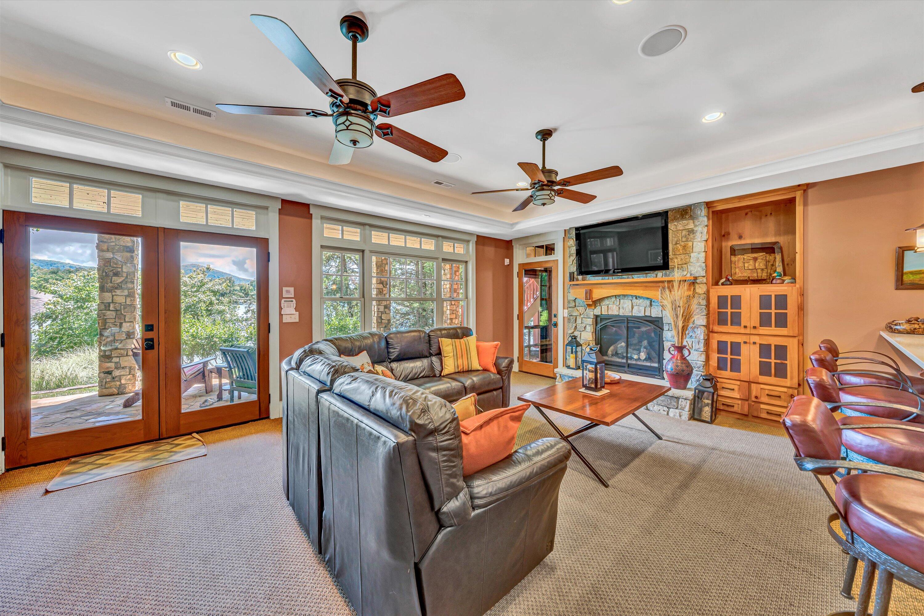 Penhook, Virginia 24137, United States, 5 Bedrooms Bedrooms, ,6 BathroomsBathrooms,Residential,Active,169644