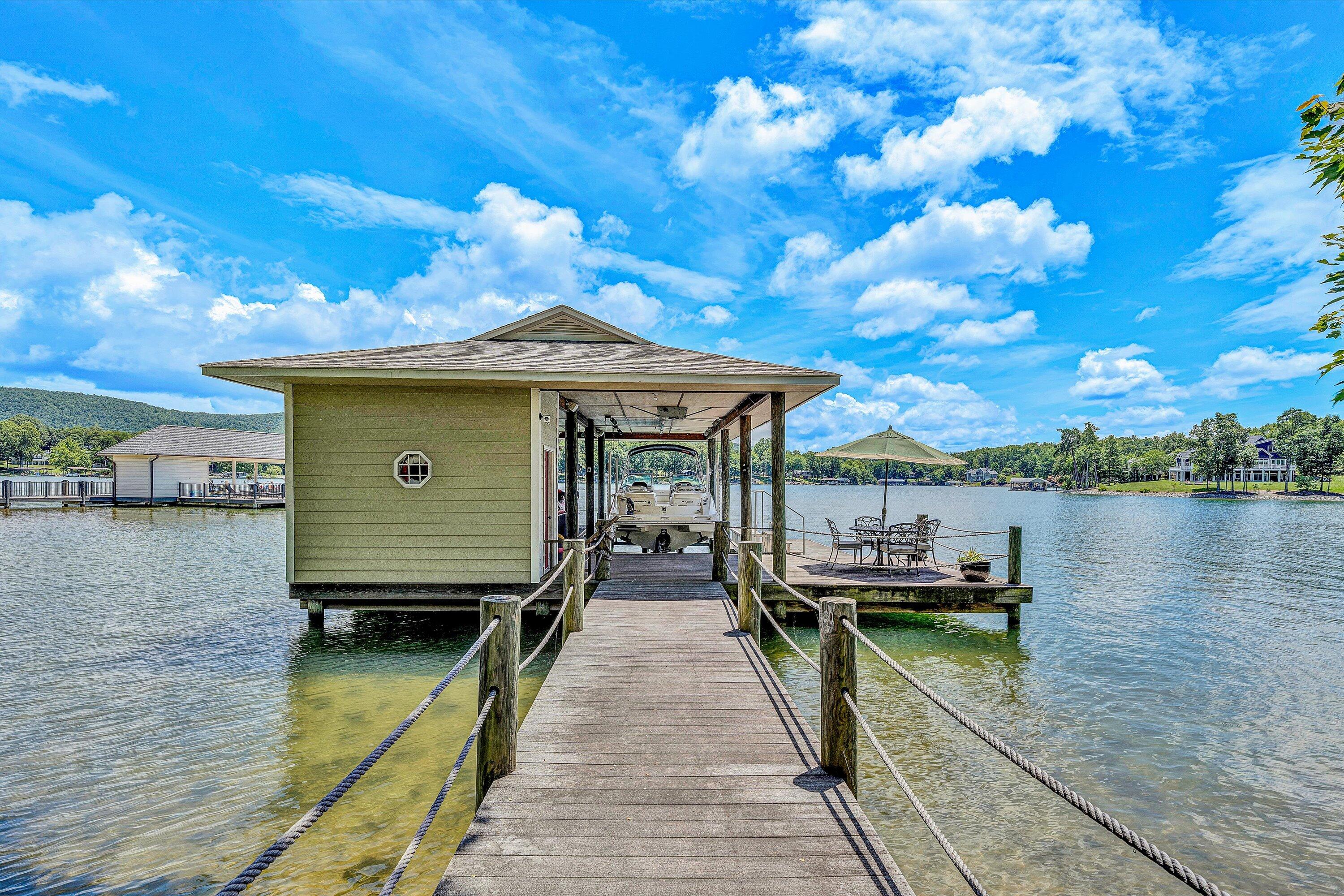 Penhook, Virginia 24137, United States, 5 Bedrooms Bedrooms, ,6 BathroomsBathrooms,Residential,Active,169644