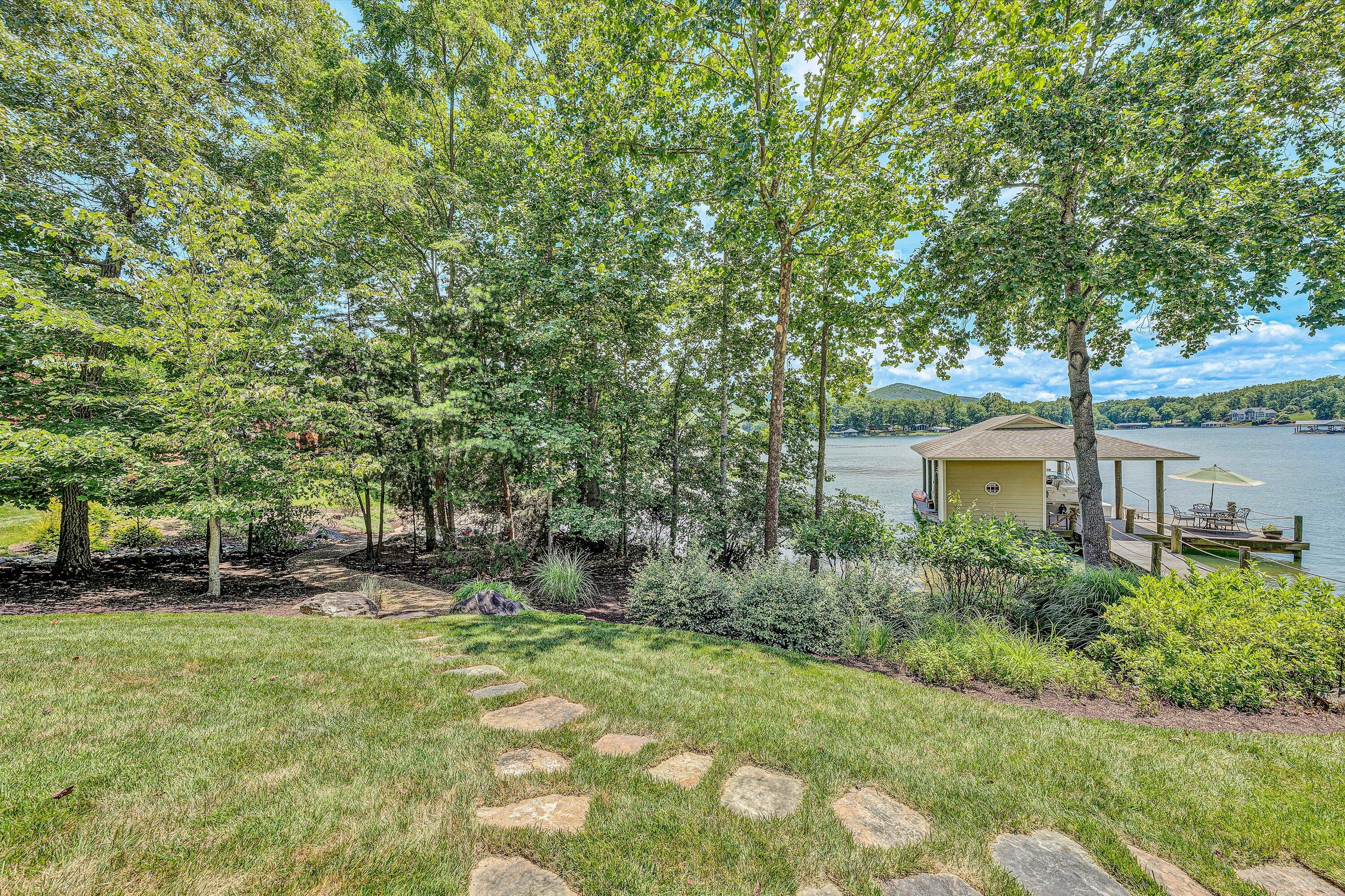 Penhook, Virginia 24137, United States, 5 Bedrooms Bedrooms, ,6 BathroomsBathrooms,Residential,Active,169644